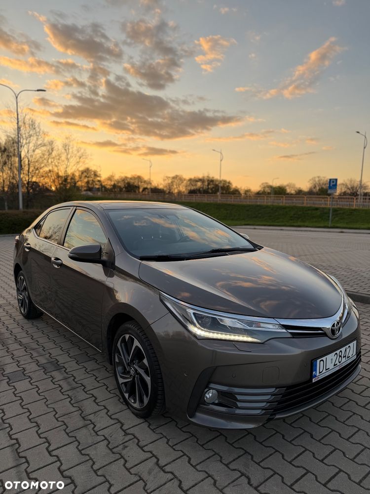 Toyota Corolla 1.6 Premium + - 2