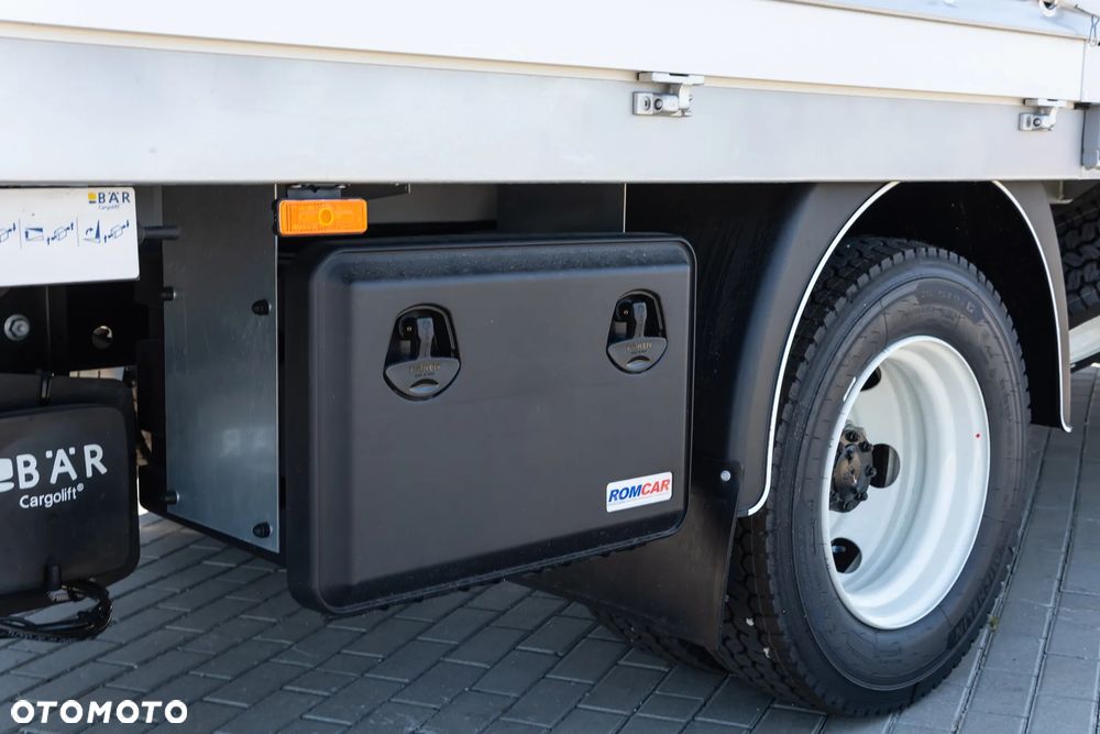 Isuzu M30 - 17