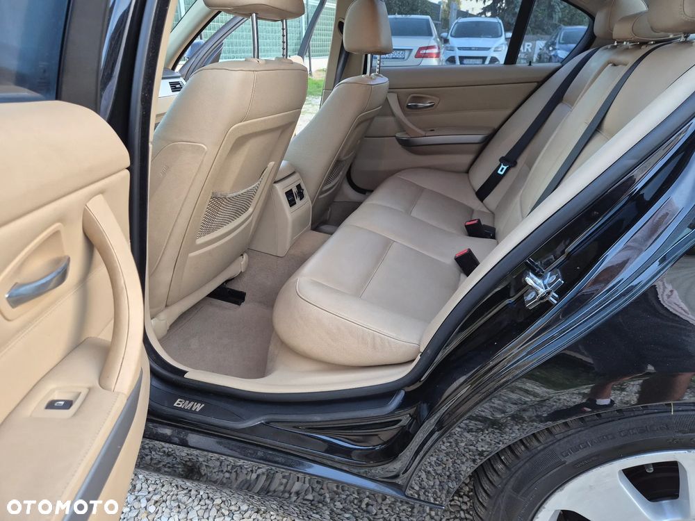 BMW Seria 3 325i - 17