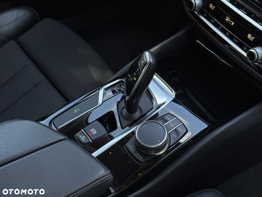 BMW Seria 5 530i Sport Line - 28