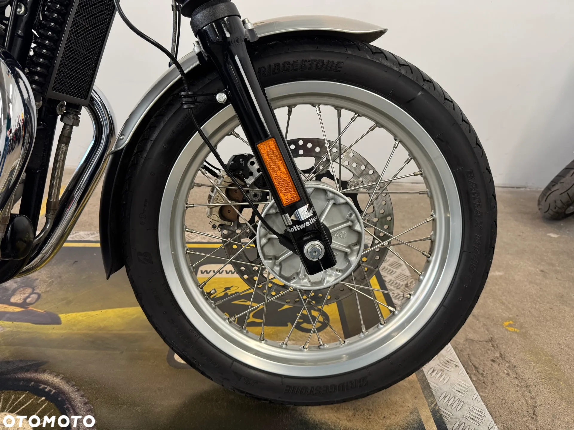 Royal Enfield Interceptor - 8