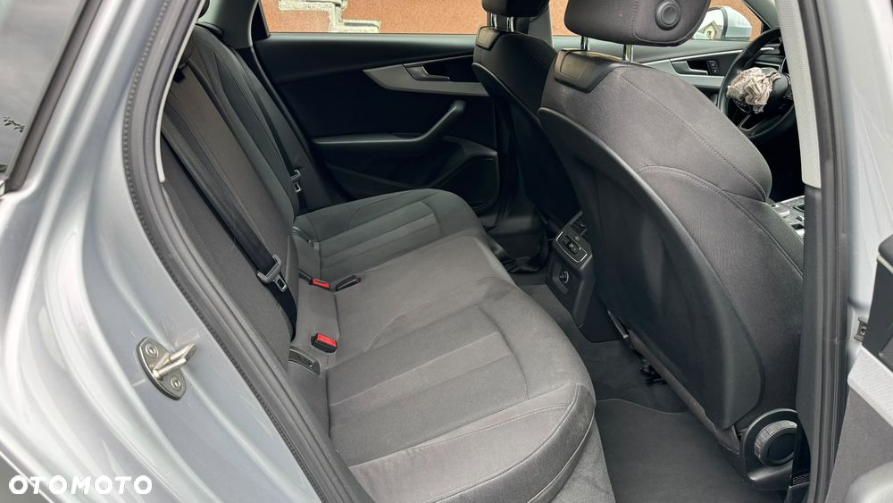 Audi A4 Avant 2.0 TDI Design - 30