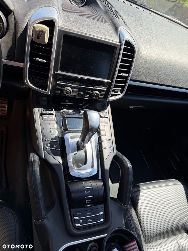 Porsche Cayenne S Hybrid - 18