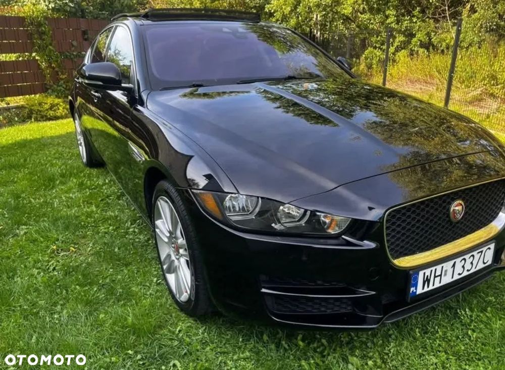 Jaguar XE 25t AWD Pure - 4