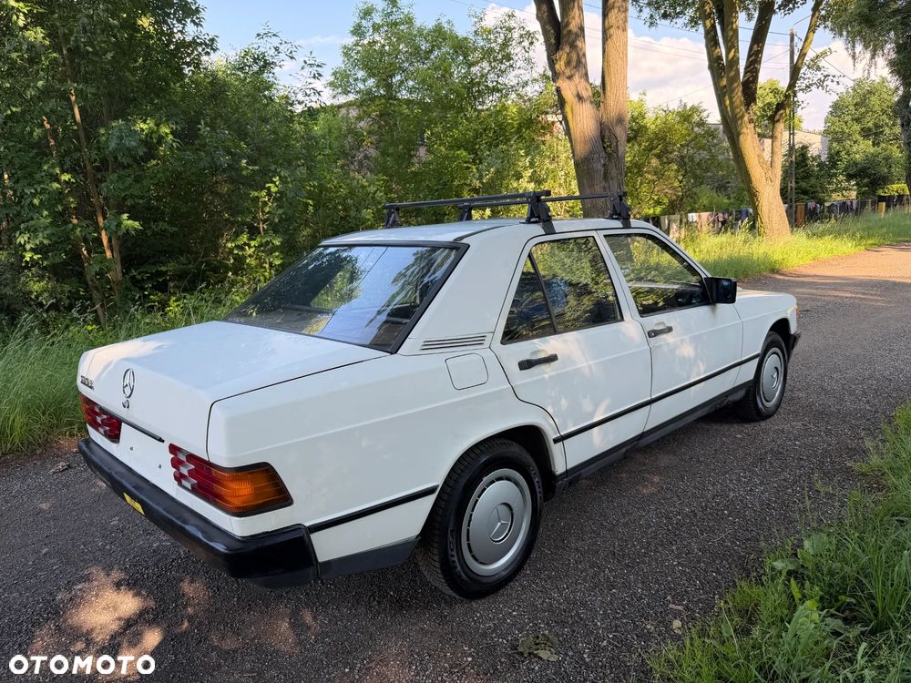Mercedes-Benz W201 (190) - 13