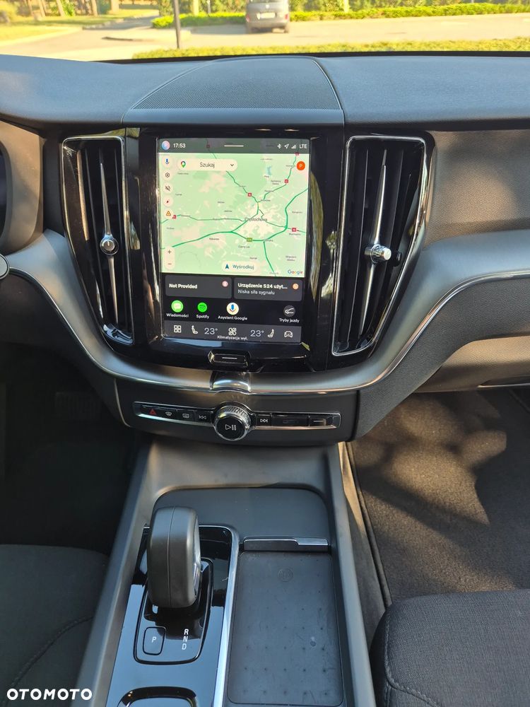Volvo XC 60 B4 B Momentum Pro - 16