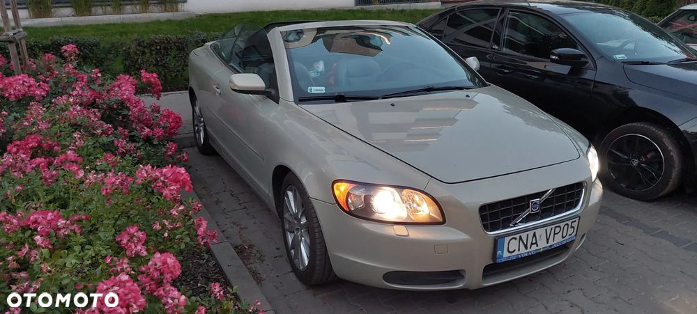 Volvo C70 2.4D5 Momentum - 9