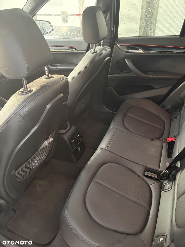 BMW X1 xDrive25i Advantage - 10