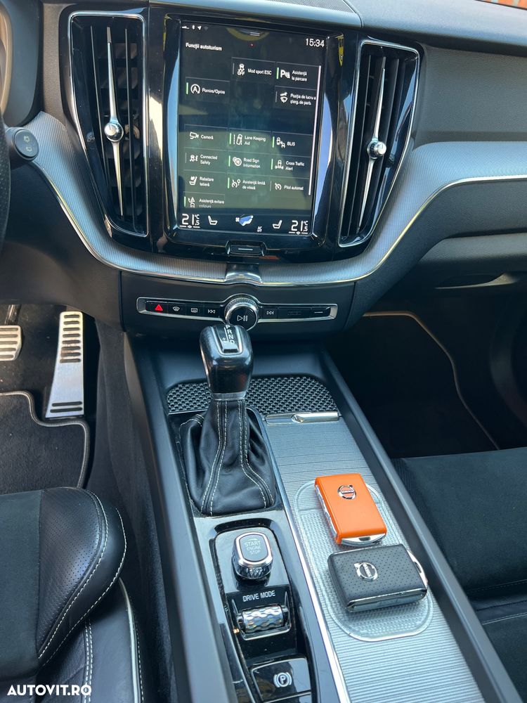 Volvo XC 60 D5 AWD Geartronic RDesign - 9