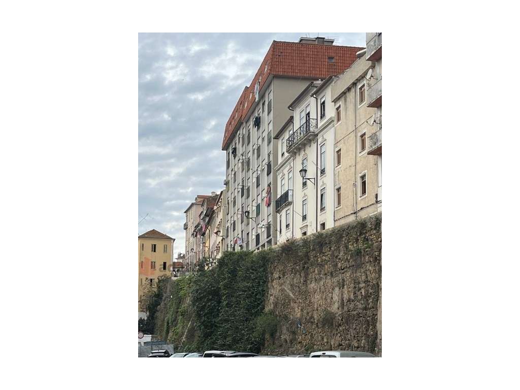 T2 com Cozinha Equipada - Excelente Localização em Coimbra - Grande imagem: 3/13