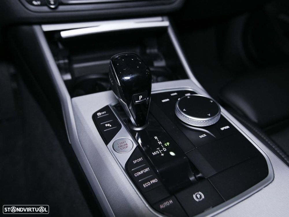 BMW 318 d Touring Auto - 28