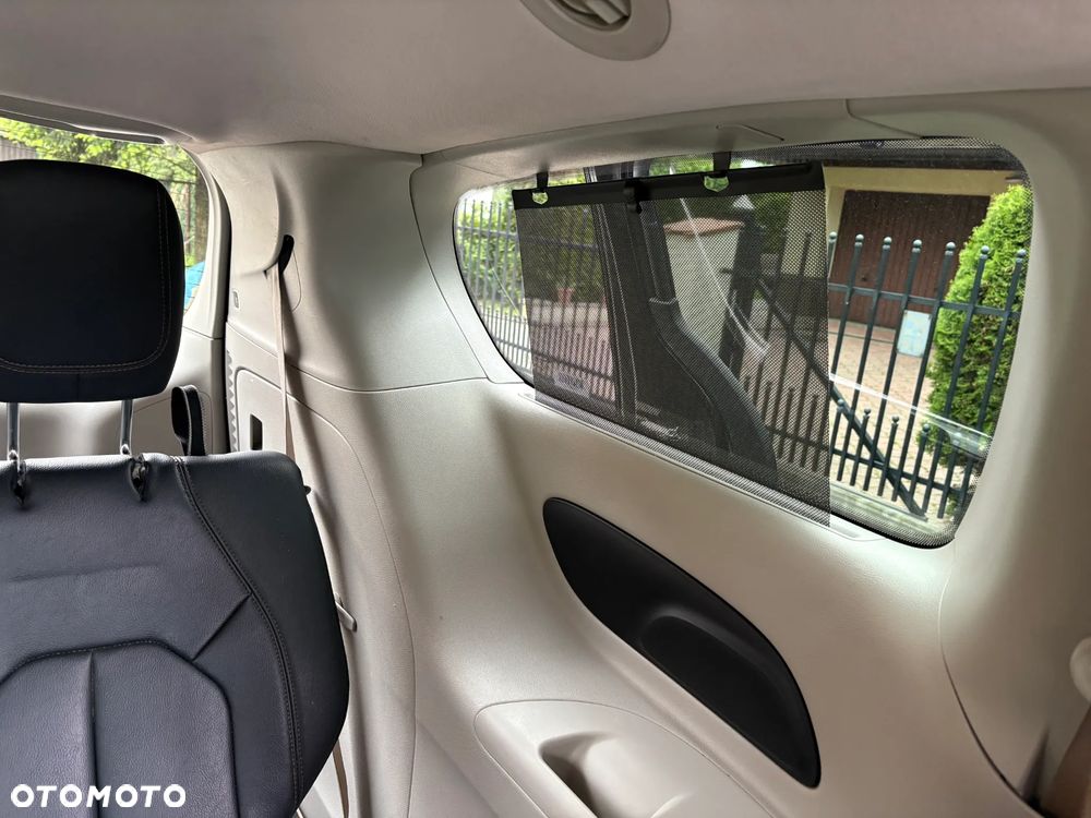 Chrysler Pacifica - 13