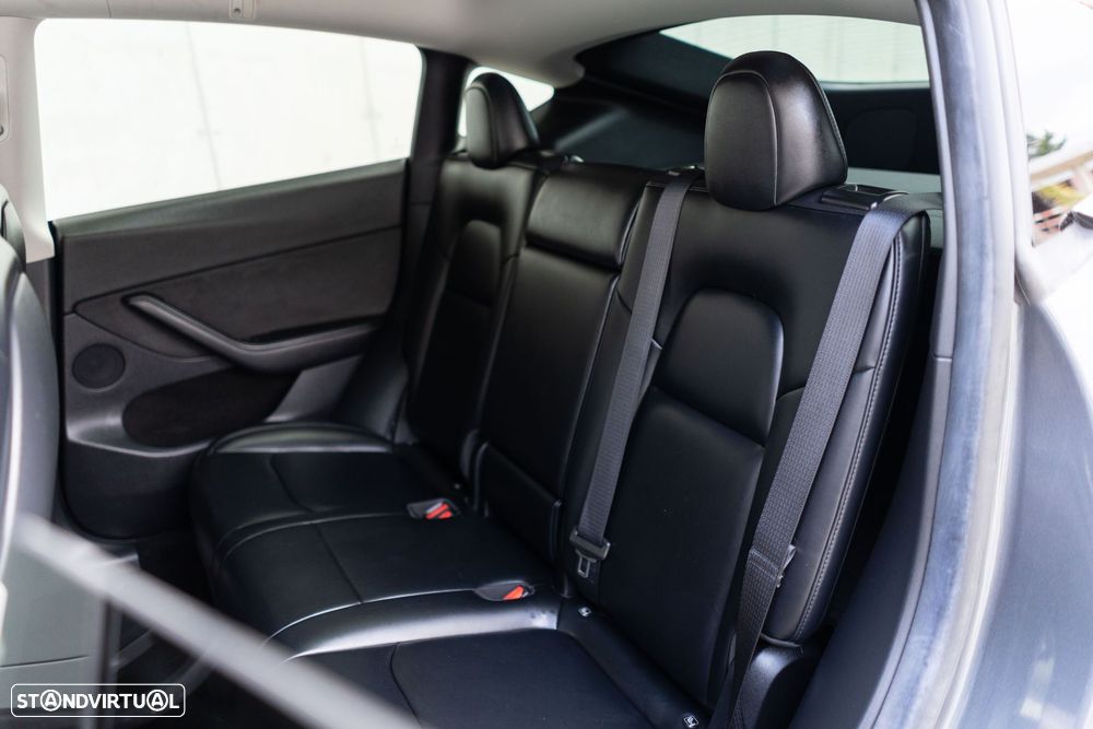 Tesla Model Y Long Range Dual Motor AWD - 26