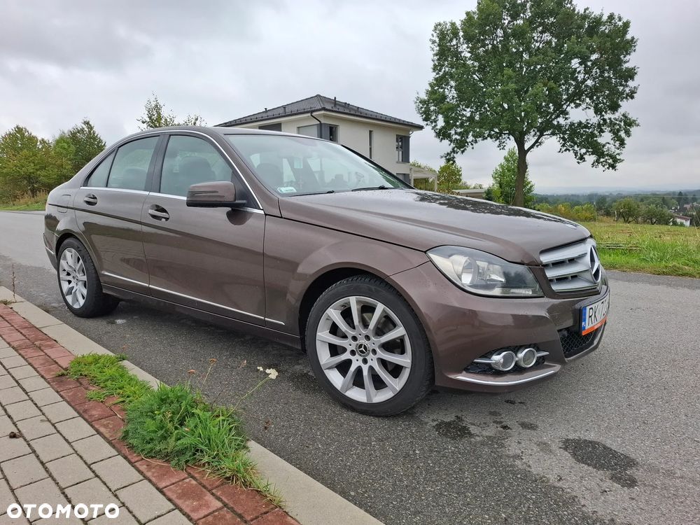 Mercedes-Benz Klasa C 250 CDI BlueEff Avantgarde - 4