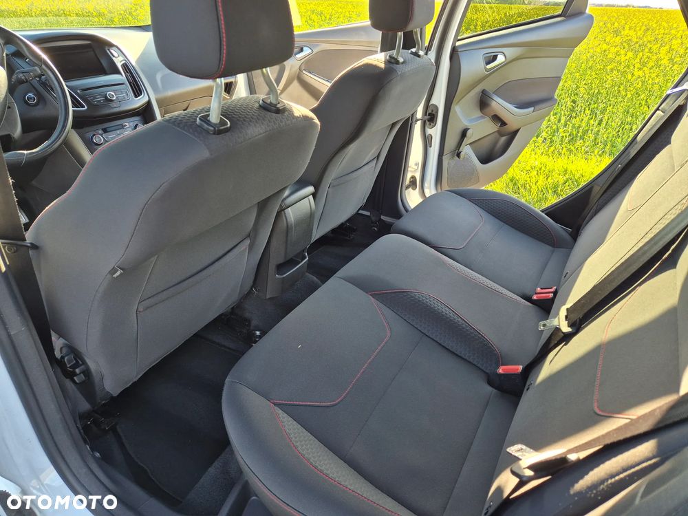 Ford Focus 1.5 EcoBlue Start-Stopp-System ST-LINE - 25