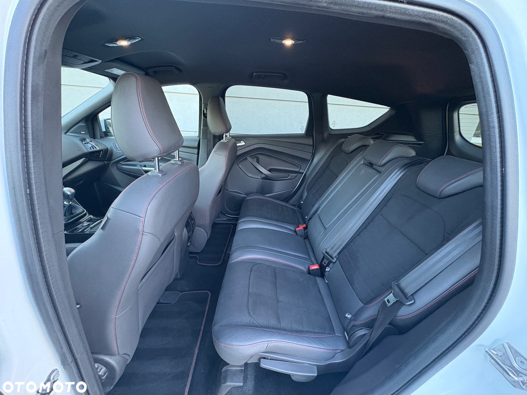 Ford Kuga 1.5 EcoBoost 2x4 ST-Line - 16