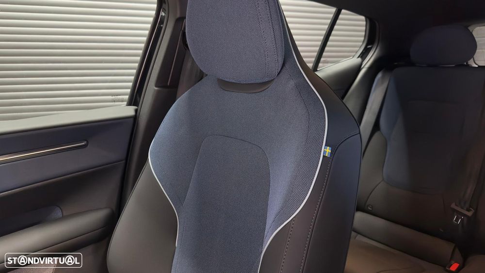 Volvo EX30 Single Motor Extended Range RWD Core - 38