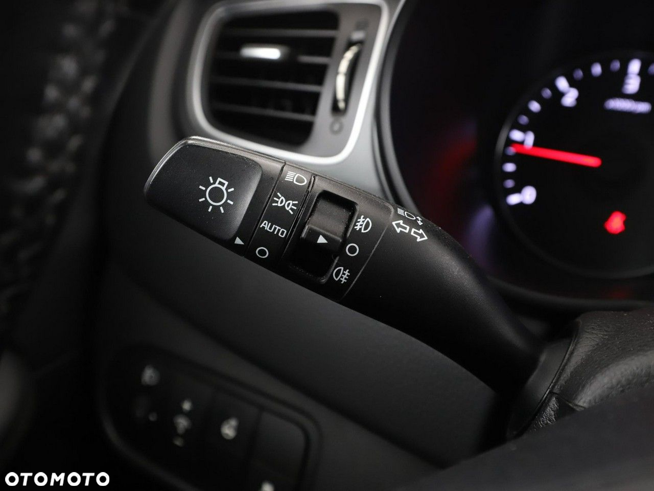 Kia Carens - 33