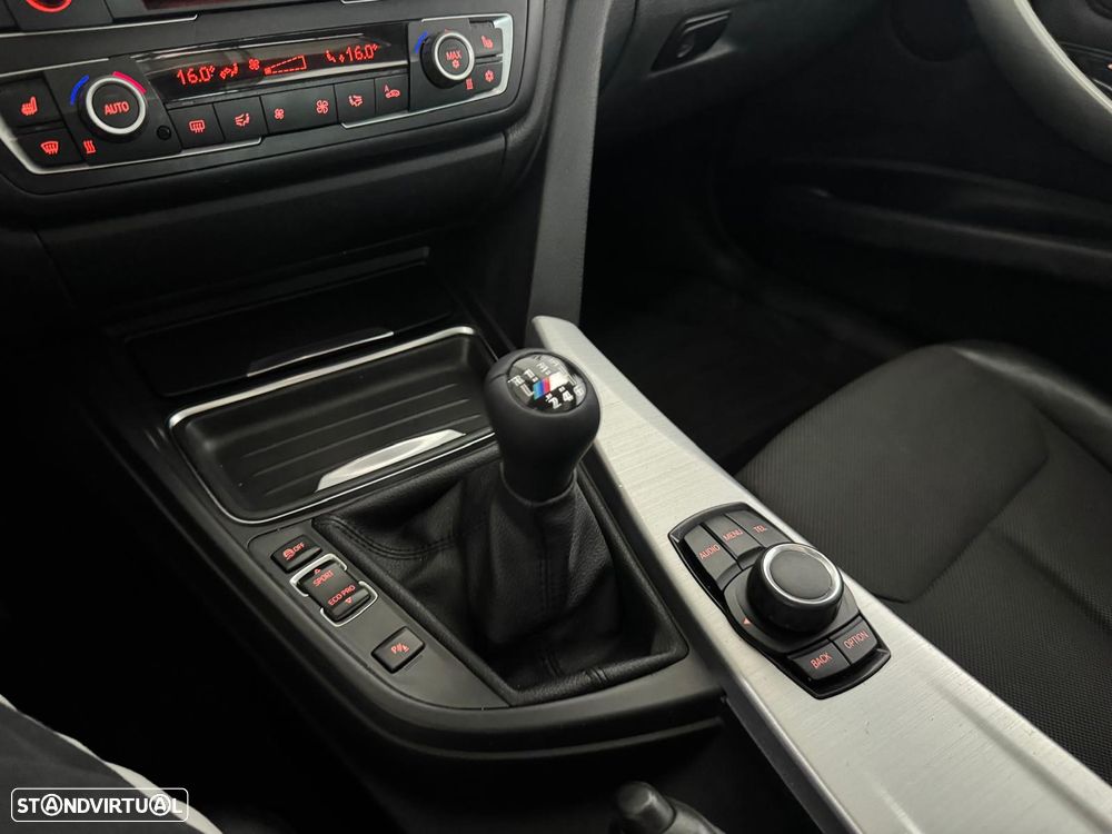BMW 320 d Pack M - 14