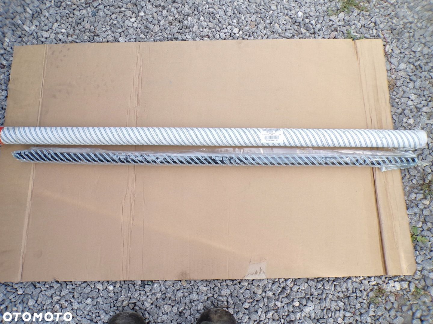 LISTWA ZGARNIAJĄCA PRZEDNIA PRAWA FIAT BRAVO II 0051826200 NOWA ORYGINAŁ - 1