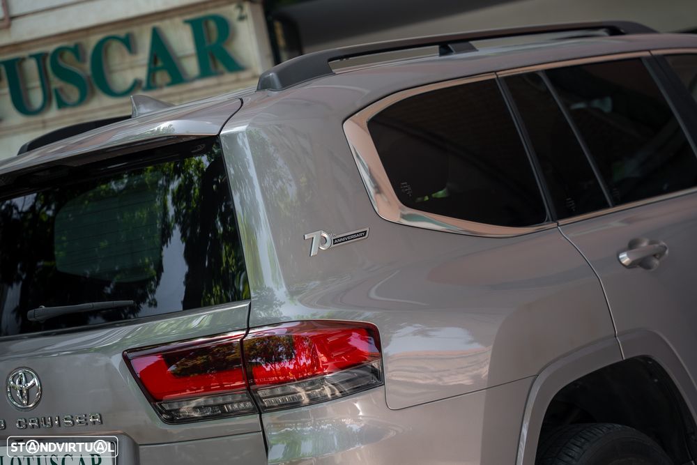 Toyota Land Cruiser - 39