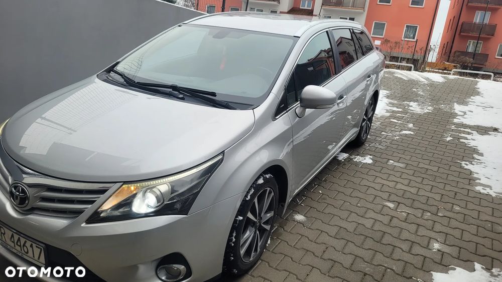Toyota Avensis 2.0 D-4D Executive - 18