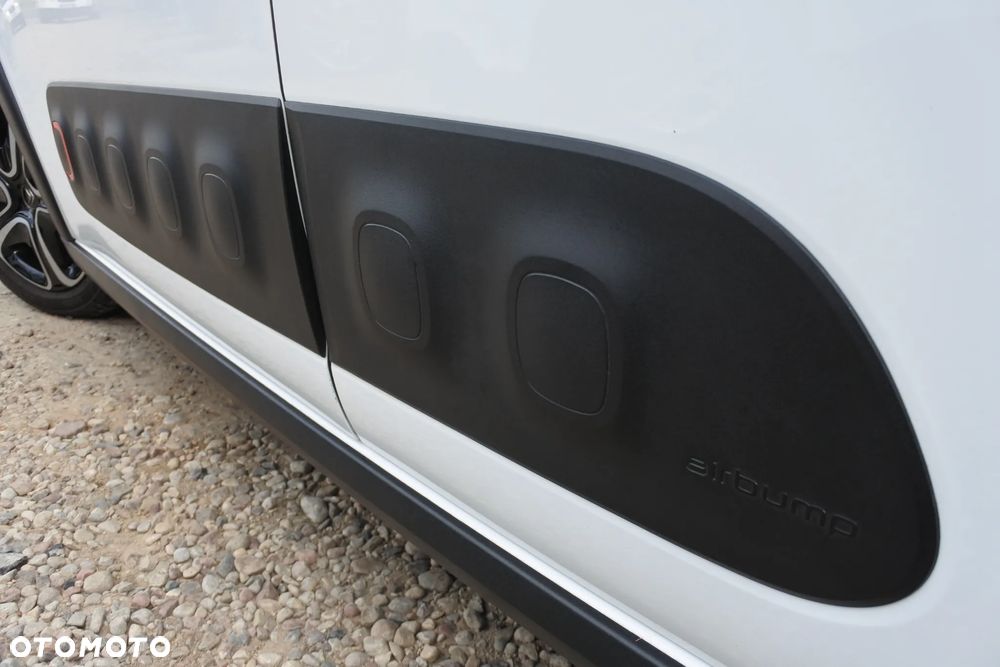 Citroën C3 Pure Tech 82 SHINE - 25