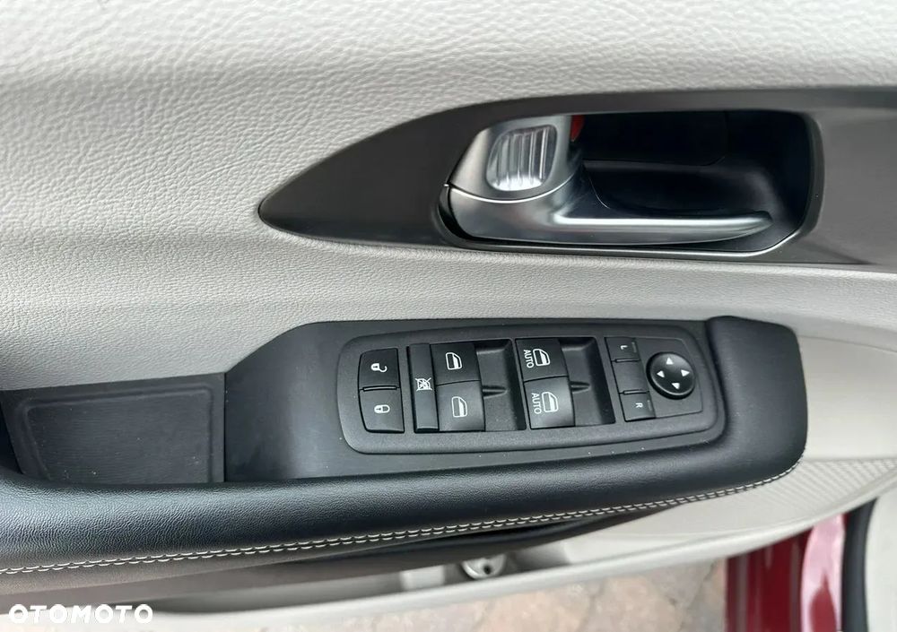 Chrysler Pacifica - 16