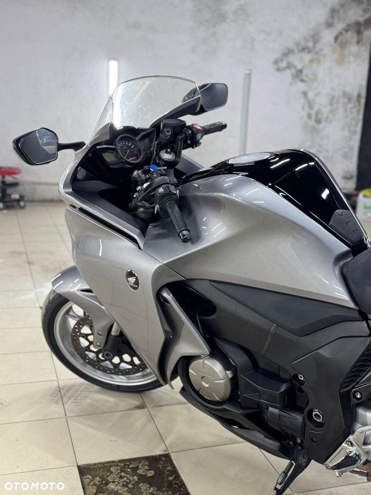 Honda VFR - 3