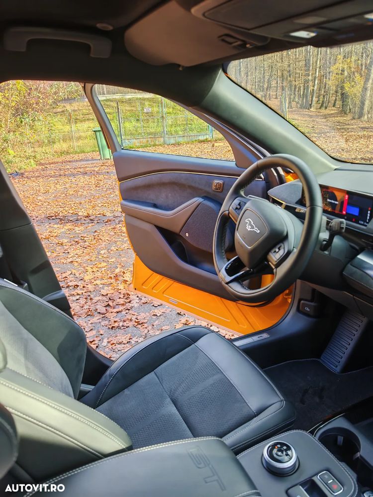 Ford Mustang Mach-E AWD GT - 12