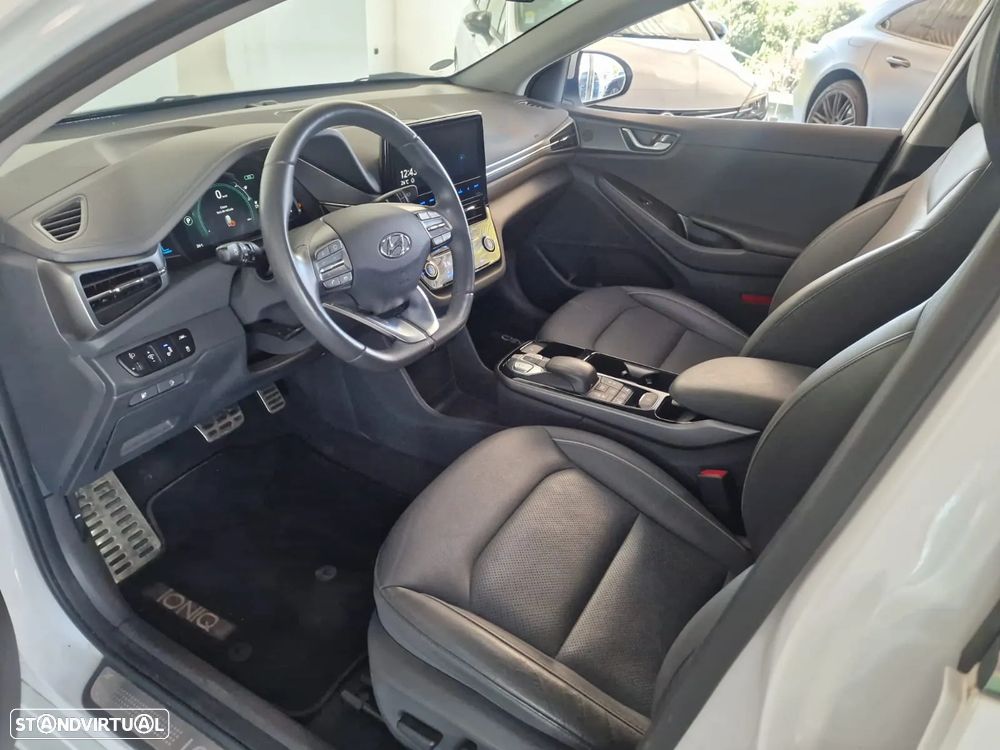 Hyundai Ioniq - 18