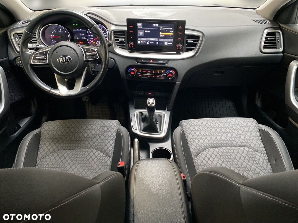 Kia Ceed - 10