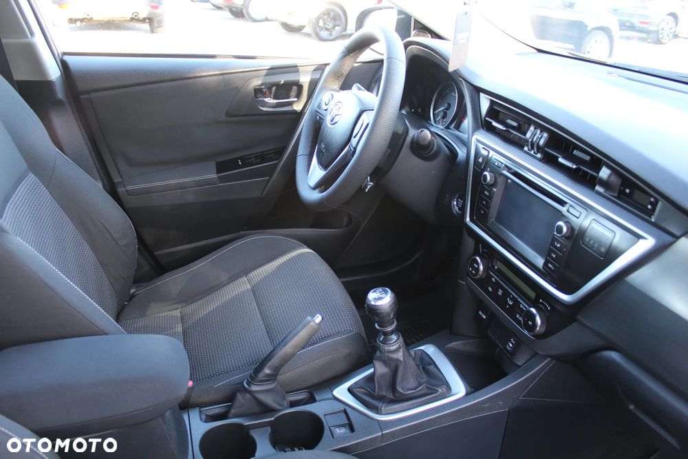 Toyota Auris 2.0 D-4D Premium - 22