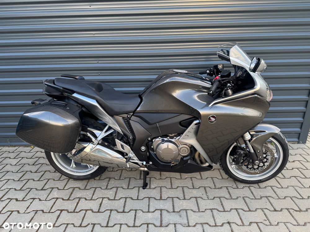 Honda VFR - 3