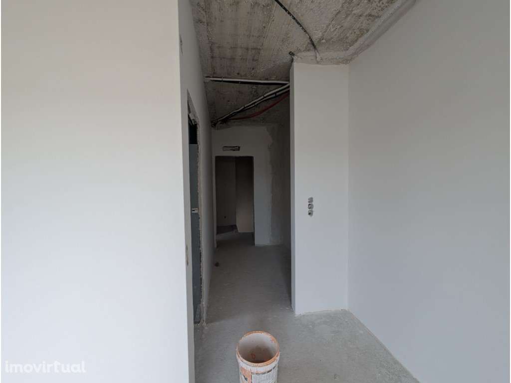 Conforto e Qualidade de Vida numa Moradia T3 nos Redondos Fernão Ferro - Grande imagem: 2/16