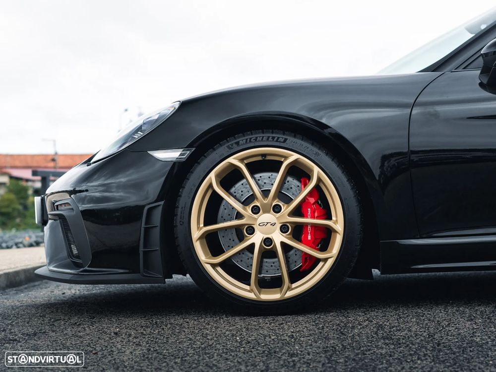 Porsche 718 Cayman GT4 - 12