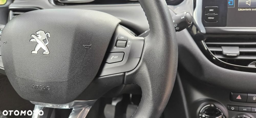 Peugeot 208 - 22