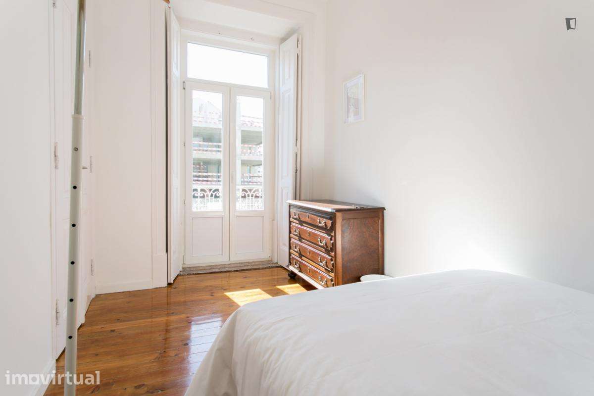 Quarto - localizado em Anjos Lisbon - Grande imagem: 3/26