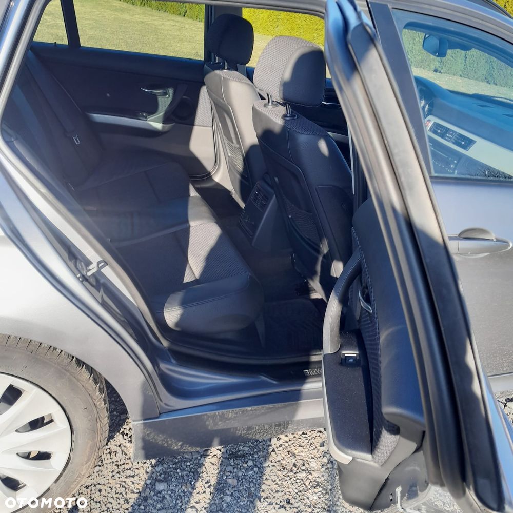 BMW Seria 3 320d xDrive - 10