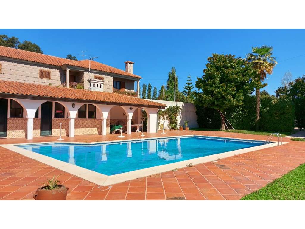 Moradia T4 com piscina e extenso jardim, em Gavião - Vila Nova de F... - Grande imagem: 2/60