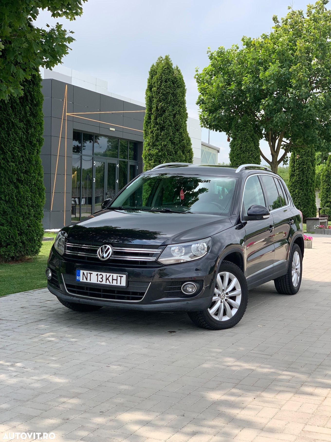 Volkswagen Tiguan - 1