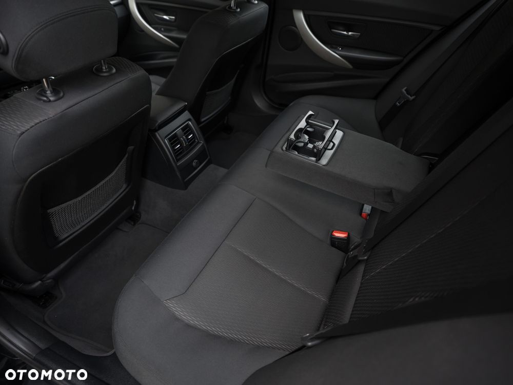 BMW Seria 3 320d Advantage - 25