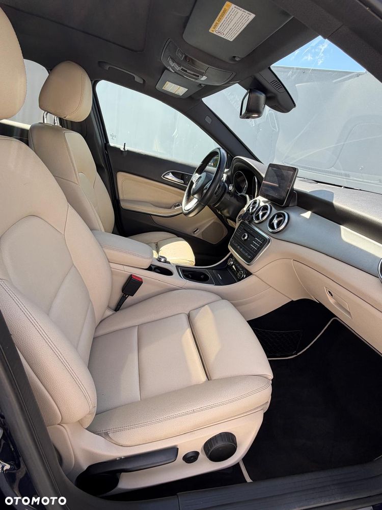 Mercedes-Benz GLA 250 7G-DCT Style - 25