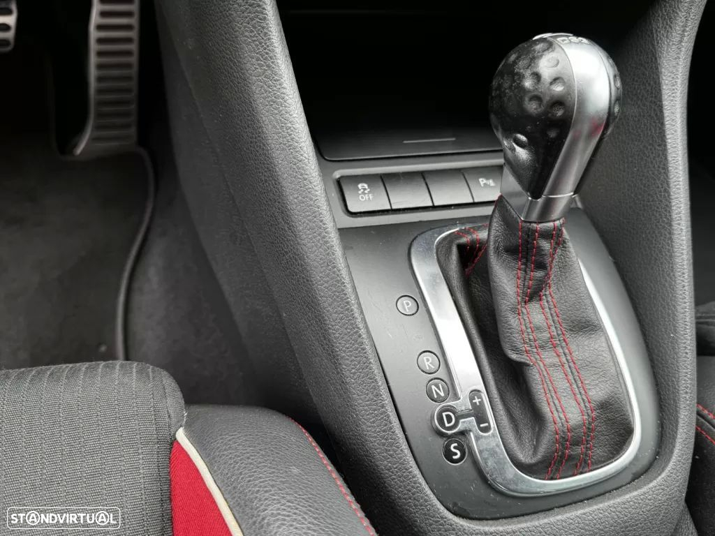 VW Golf 2.0 GTI DSG adidas - 22