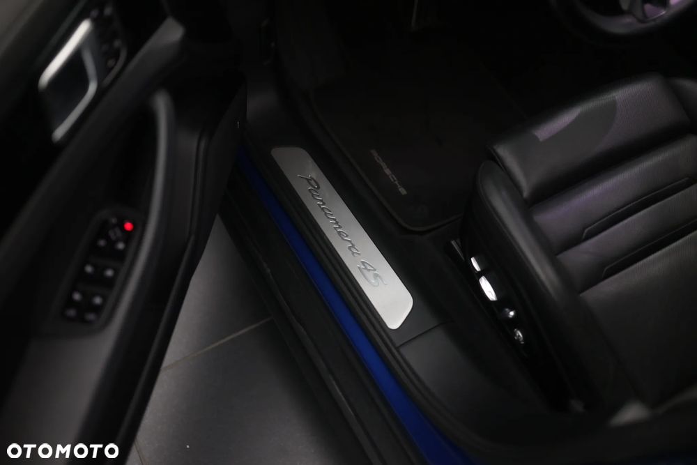 Porsche Panamera 4S - 16