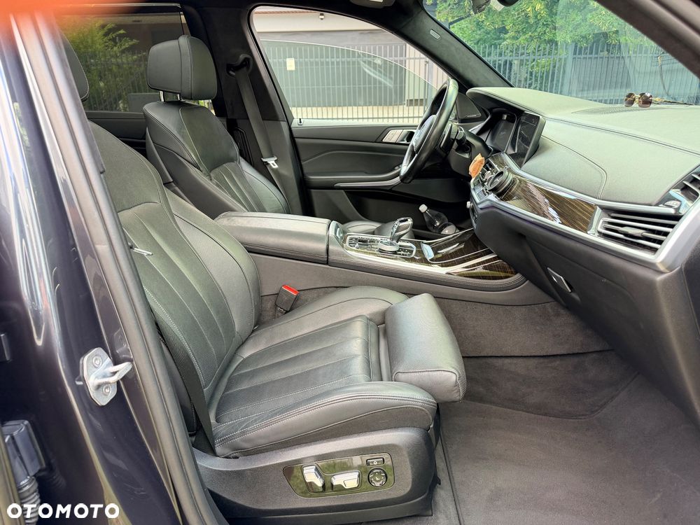 BMW X7 M50i sport - 32