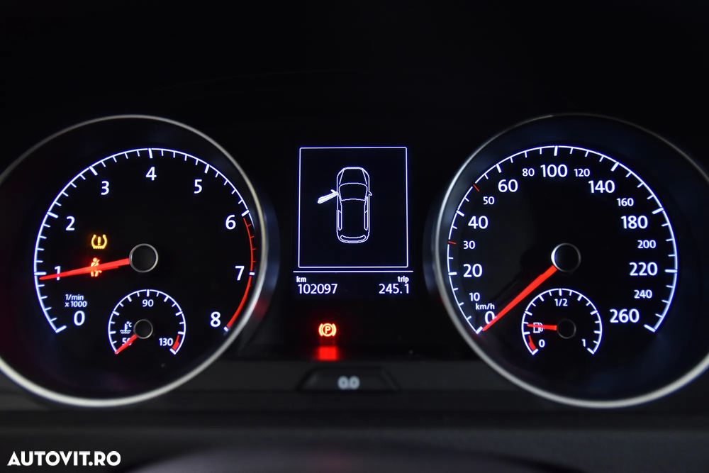 Volkswagen Golf - 11