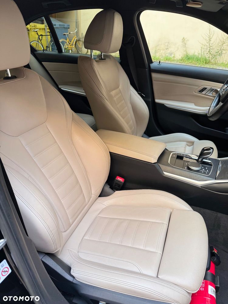 BMW Seria 3 330i xDrive M Sport sport - 17