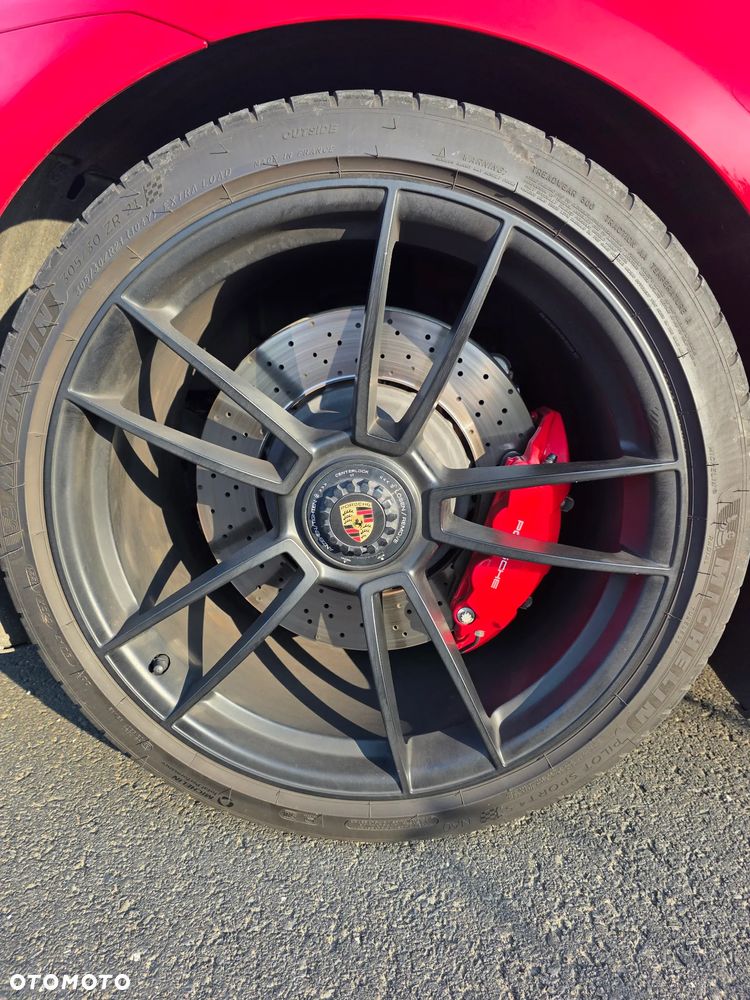 Porsche Carrera GT - 25