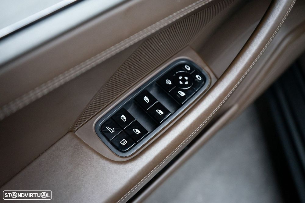 Porsche Panamera Sport Turismo 4 E-Hybrid - 26